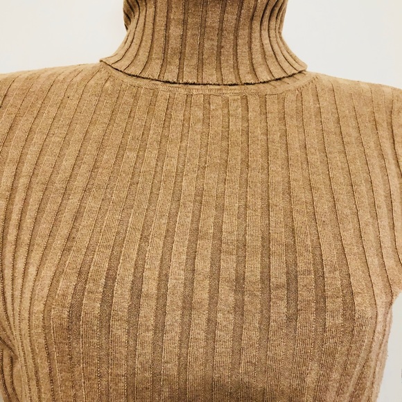 Turtle neck - Picture 3 of 3